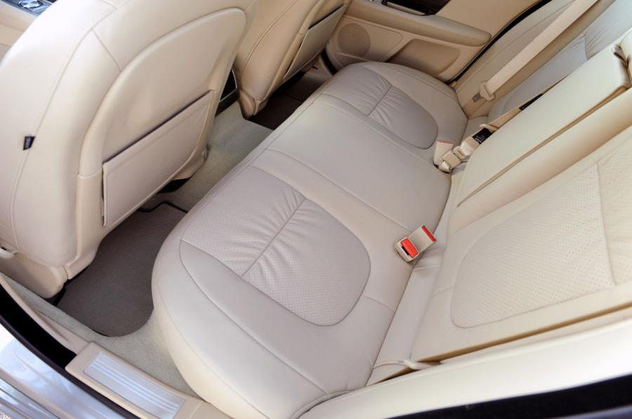  Jaguar XF Supercharged 2010 года  (фото 26 из 56)